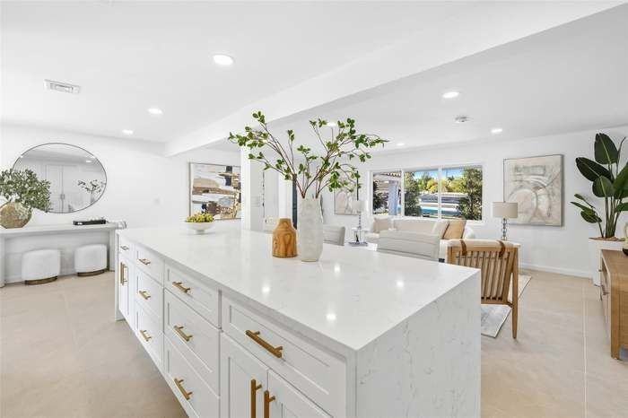 1710 Sw 1st Ave - Photo 4 of 14