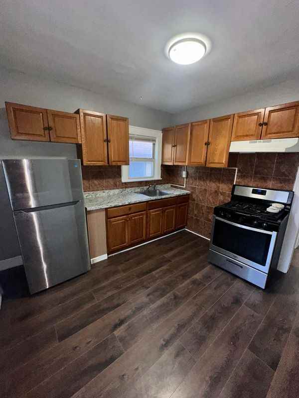 9 Rosedale Ave ##1 - Photo 5 of 8