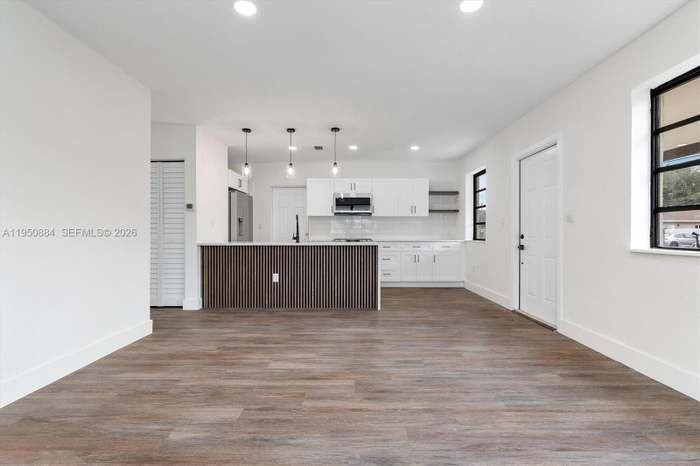 1950 Nw 57th St - Photo 5 of 10