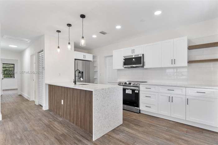 1950 Nw 57th St - Photo 7 of 10