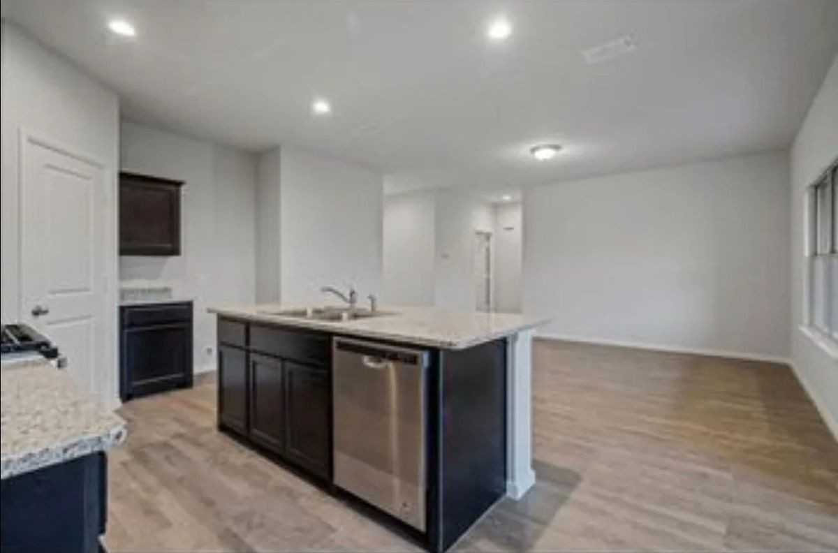 321 Youngblood Ln - Photo 6 of 19