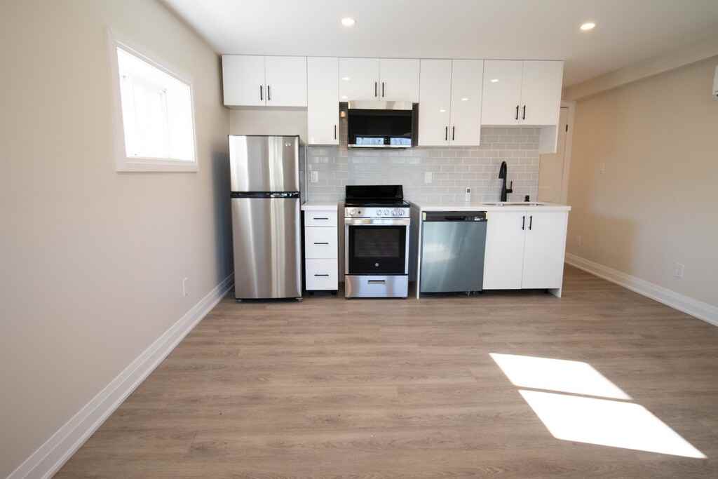 184 Bradley Ave - Photo 2 of 13