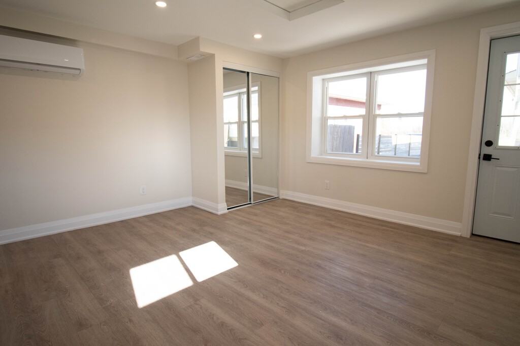 184 Bradley Ave - Photo 3 of 13