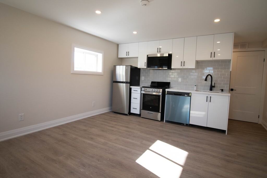184 Bradley Ave - Photo 4 of 13