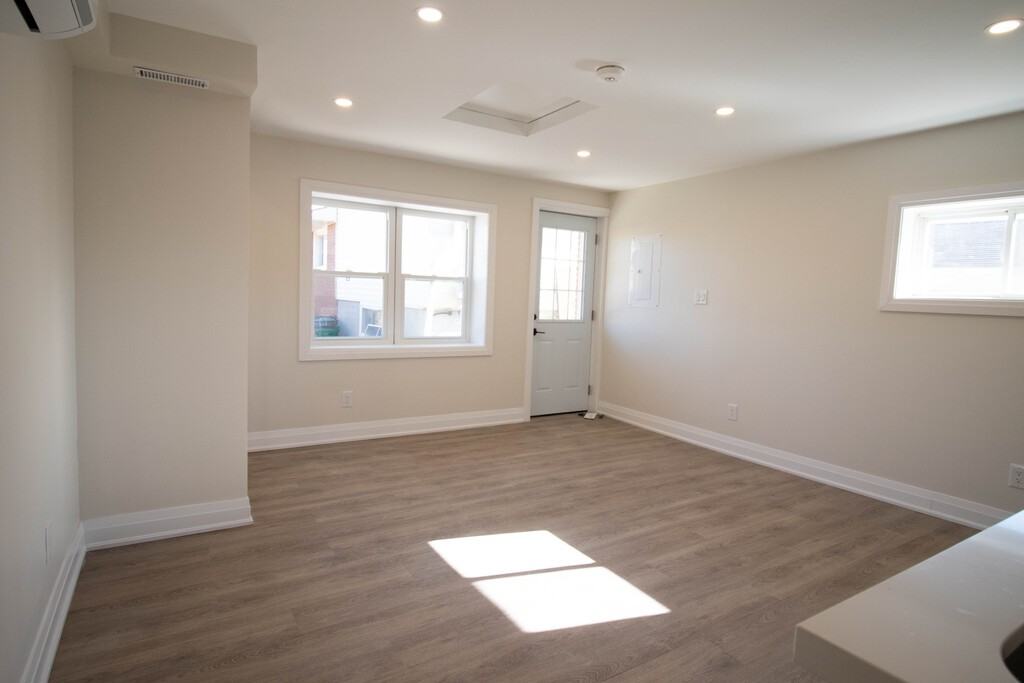 184 Bradley Ave - Photo 5 of 13
