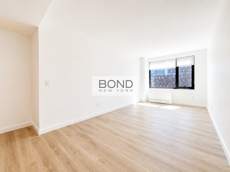 85 Commercial St #29N - Photo 4 of 9