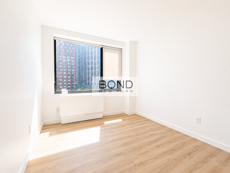85 Commercial St #29N - Photo 7 of 9
