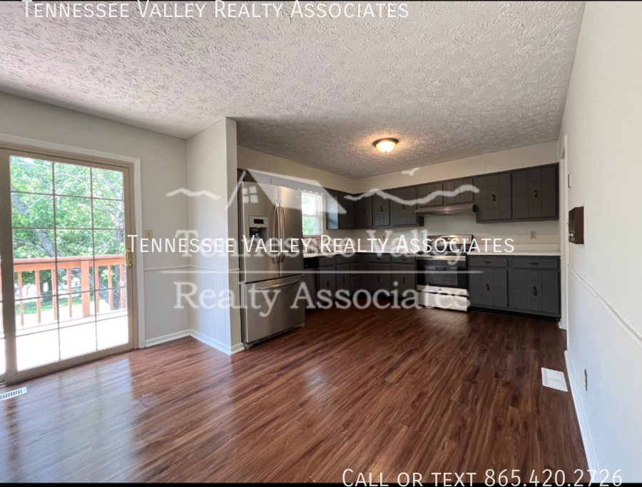 7629 Crestland Rd - Photo 4 of 11