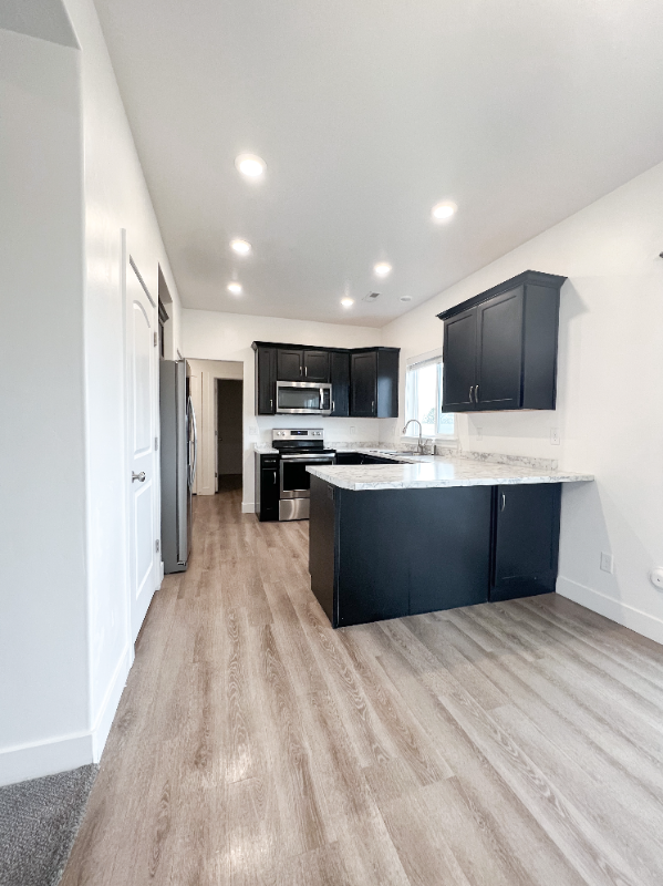 1863 Sw - Photo 2 of 31