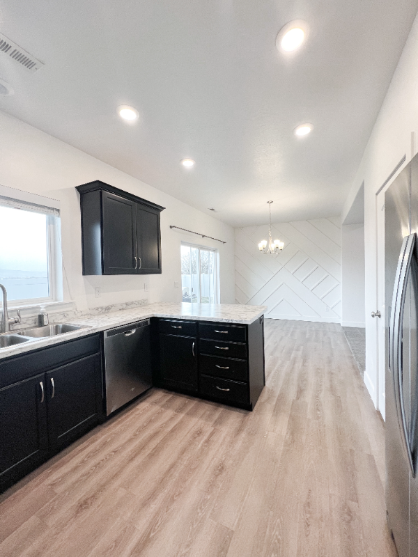 1863 Sw - Photo 3 of 31