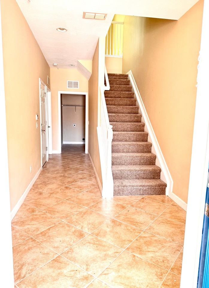Bolton Pl #1243 - Photo 2 of 28