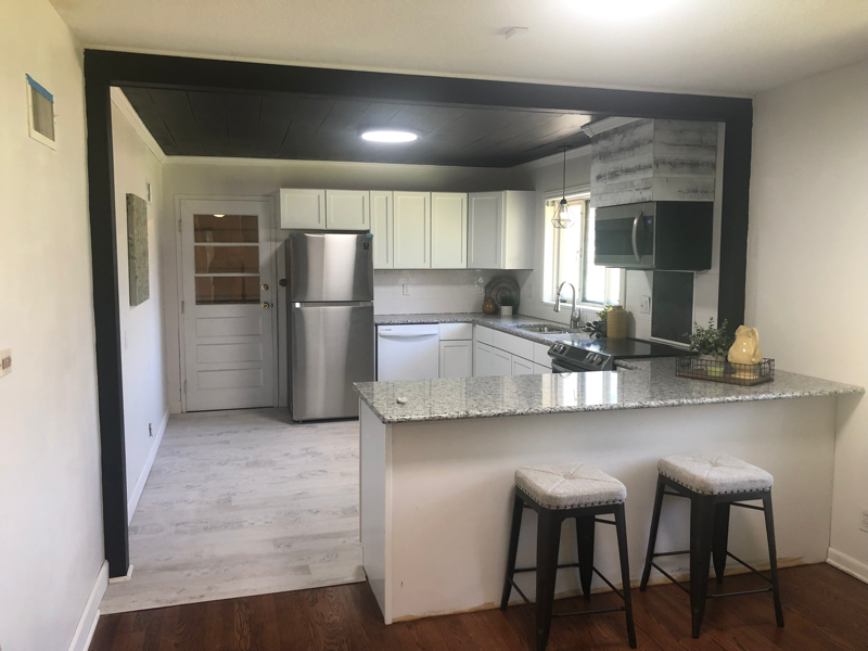 7146 Parallel Pkwy - Photo 2 of 12