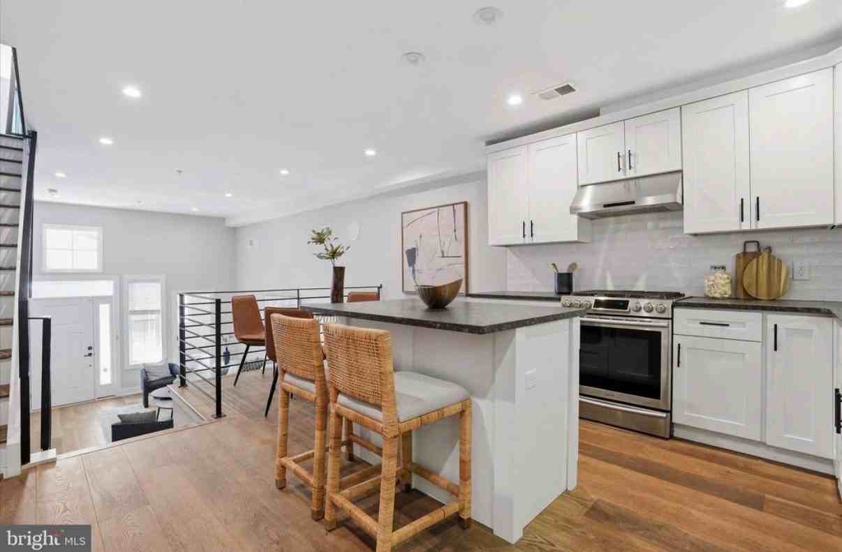 218 Fountain St - Photo 6 of 17
