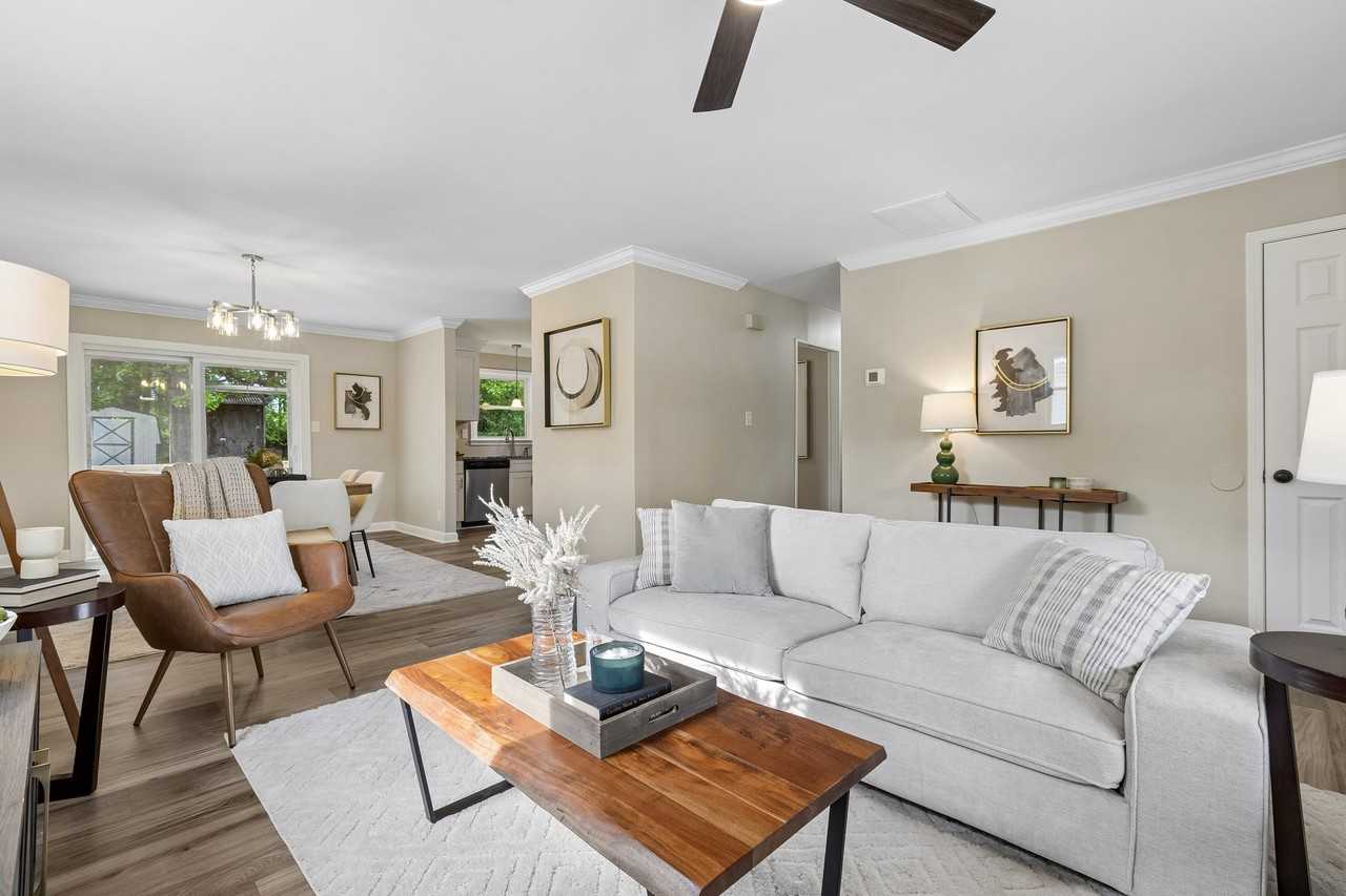 2075 Franklin St - Photo 4 of 15
