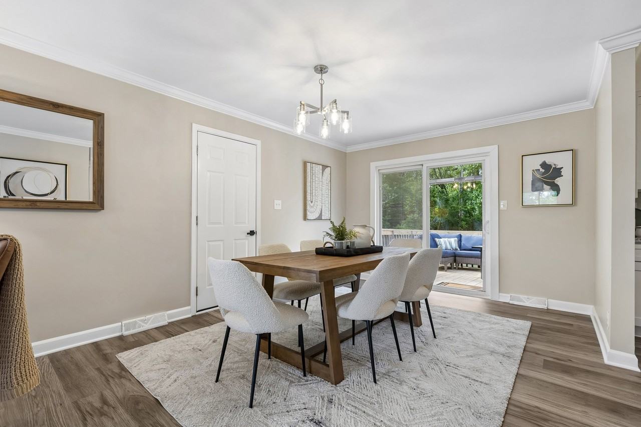 2075 Franklin St - Photo 5 of 15