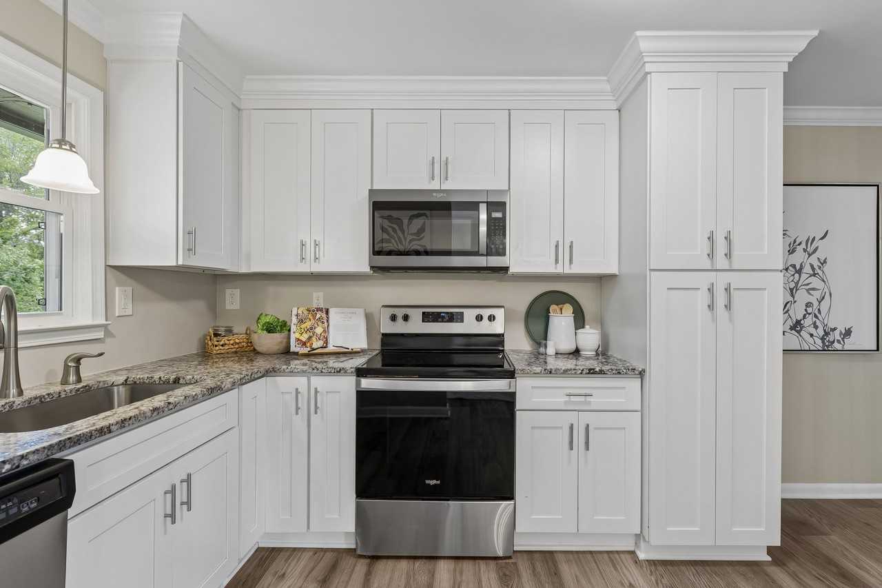 2075 Franklin St - Photo 6 of 15