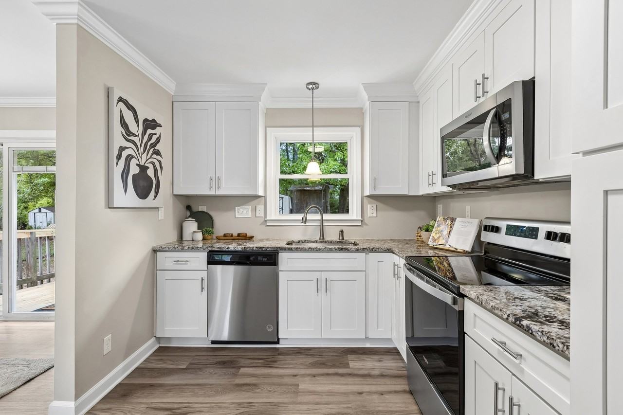 2075 Franklin St - Photo 7 of 15