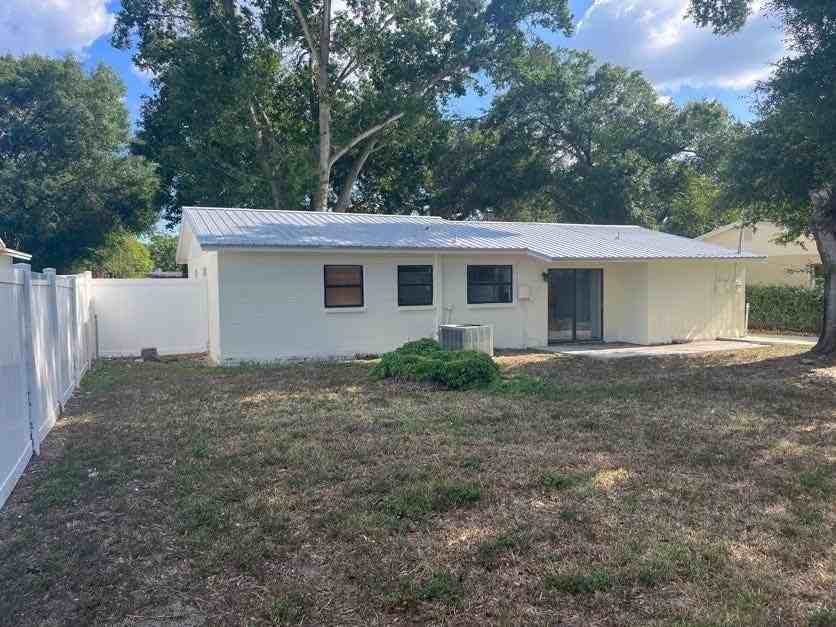 708 Fairmont Dr - Photo 2 of 14