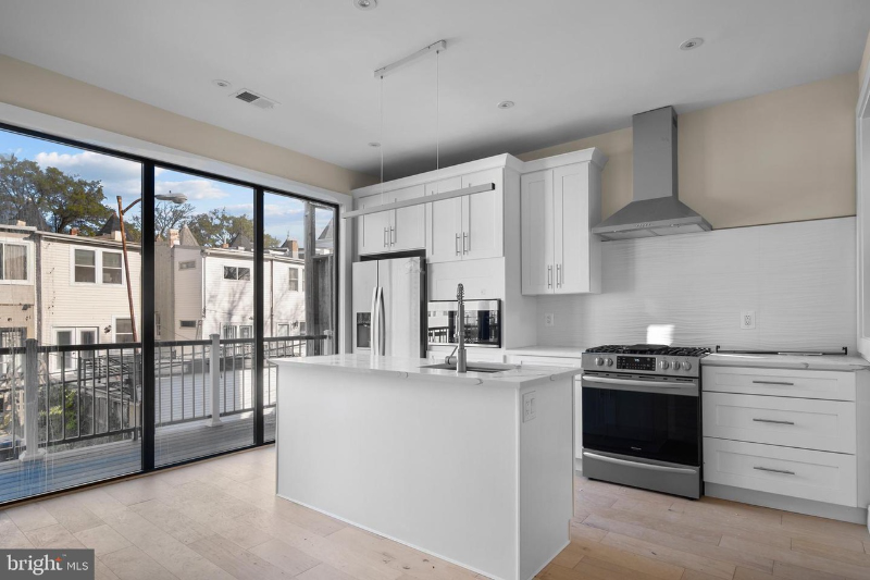 28 Todd Pl Ne #2 - Photo 4 of 14