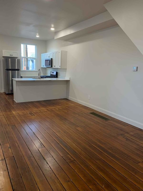 128 W 9th St - Photo 6 of 18
