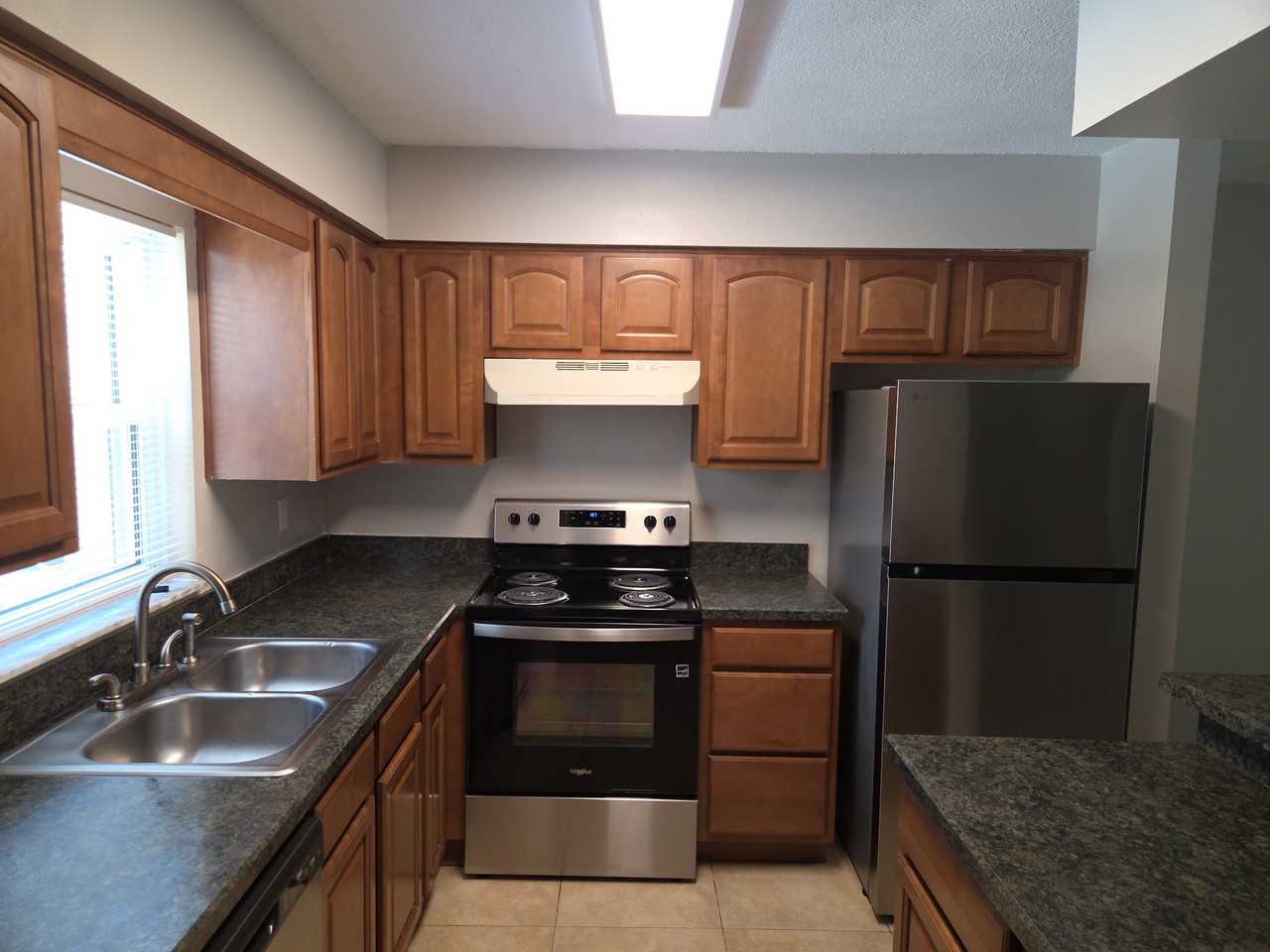 2434 N John Young Pkwy #6 - Photo 3 of 7