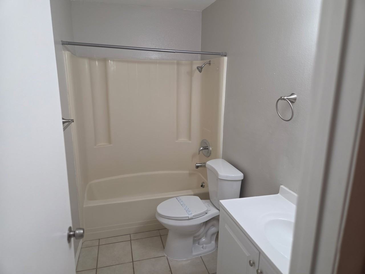 2434 N John Young Pkwy #6 - Photo 4 of 7