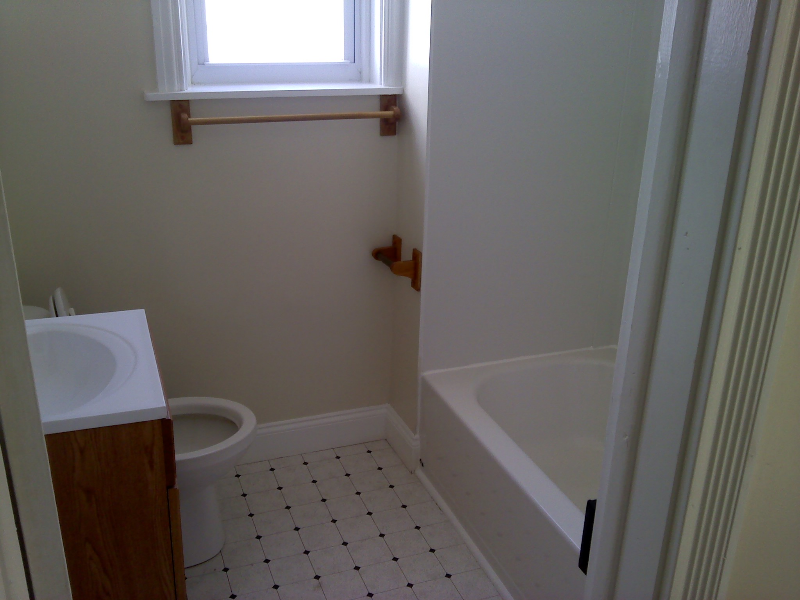 220 W Spruce St - Photo 3 of 7