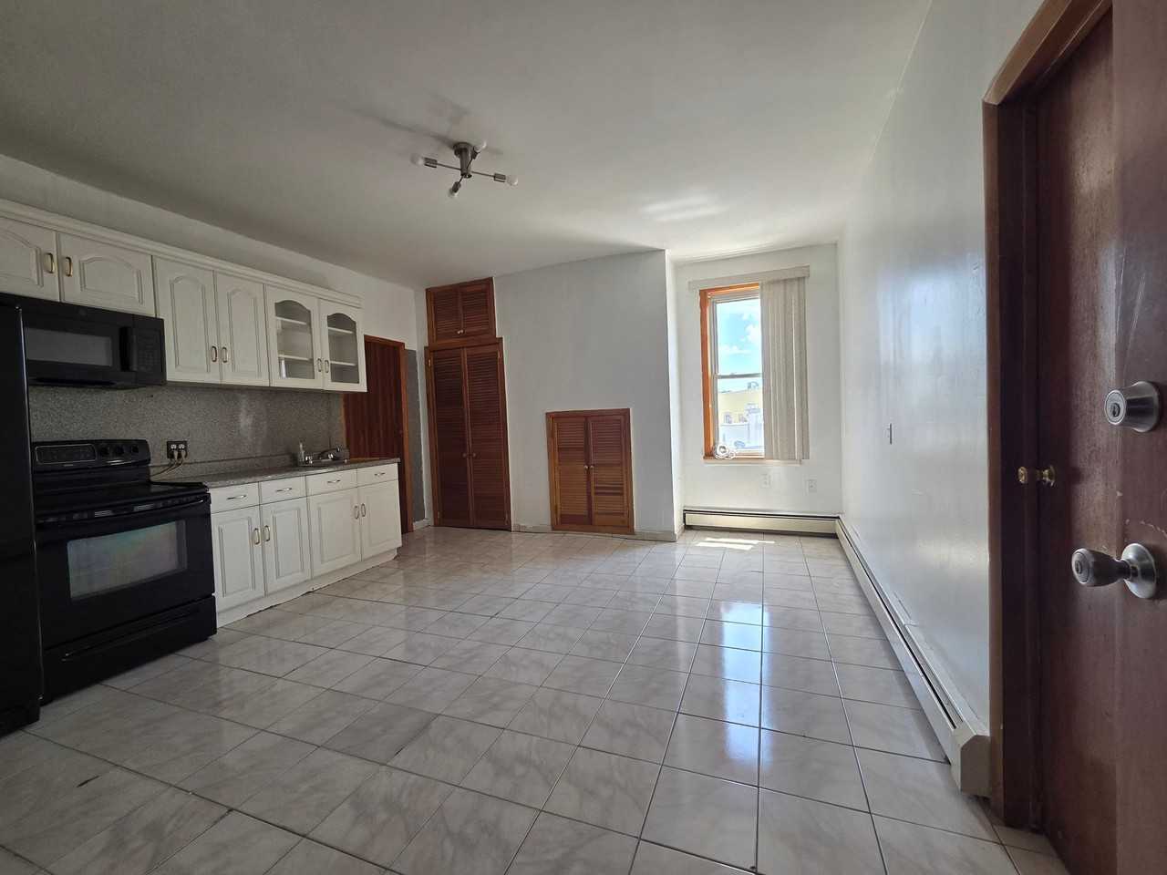 601 Elizabeth Ave #3B - Photo 2 of 8
