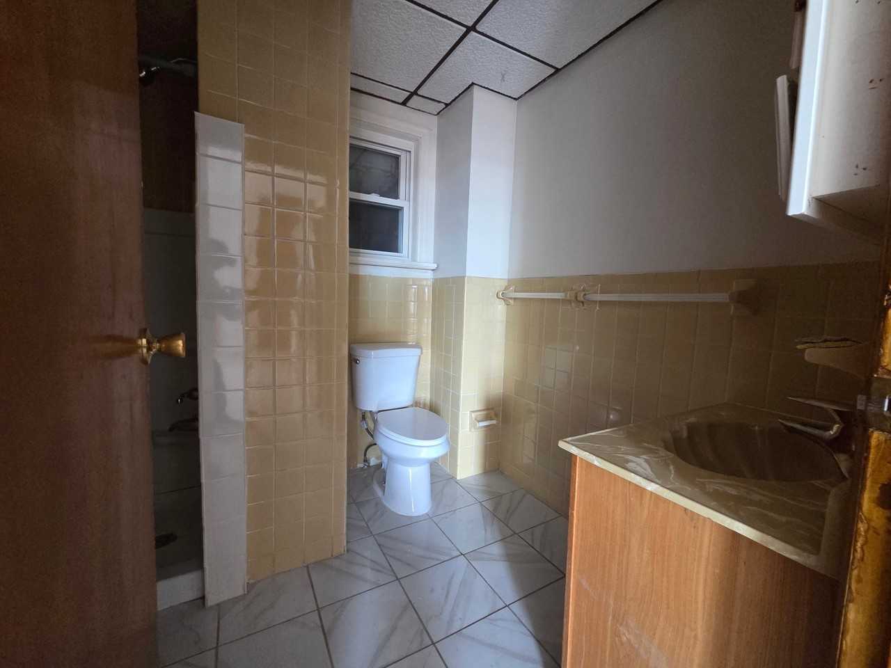 601 Elizabeth Ave #3B - Photo 3 of 8
