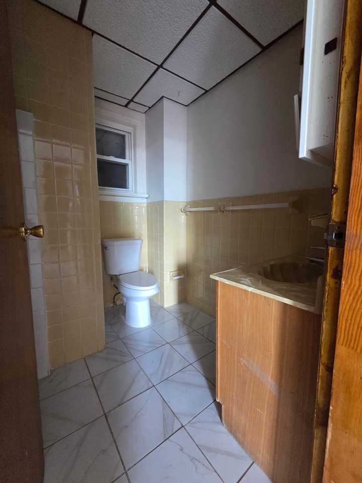 601 Elizabeth Ave #3B - Photo 4 of 8