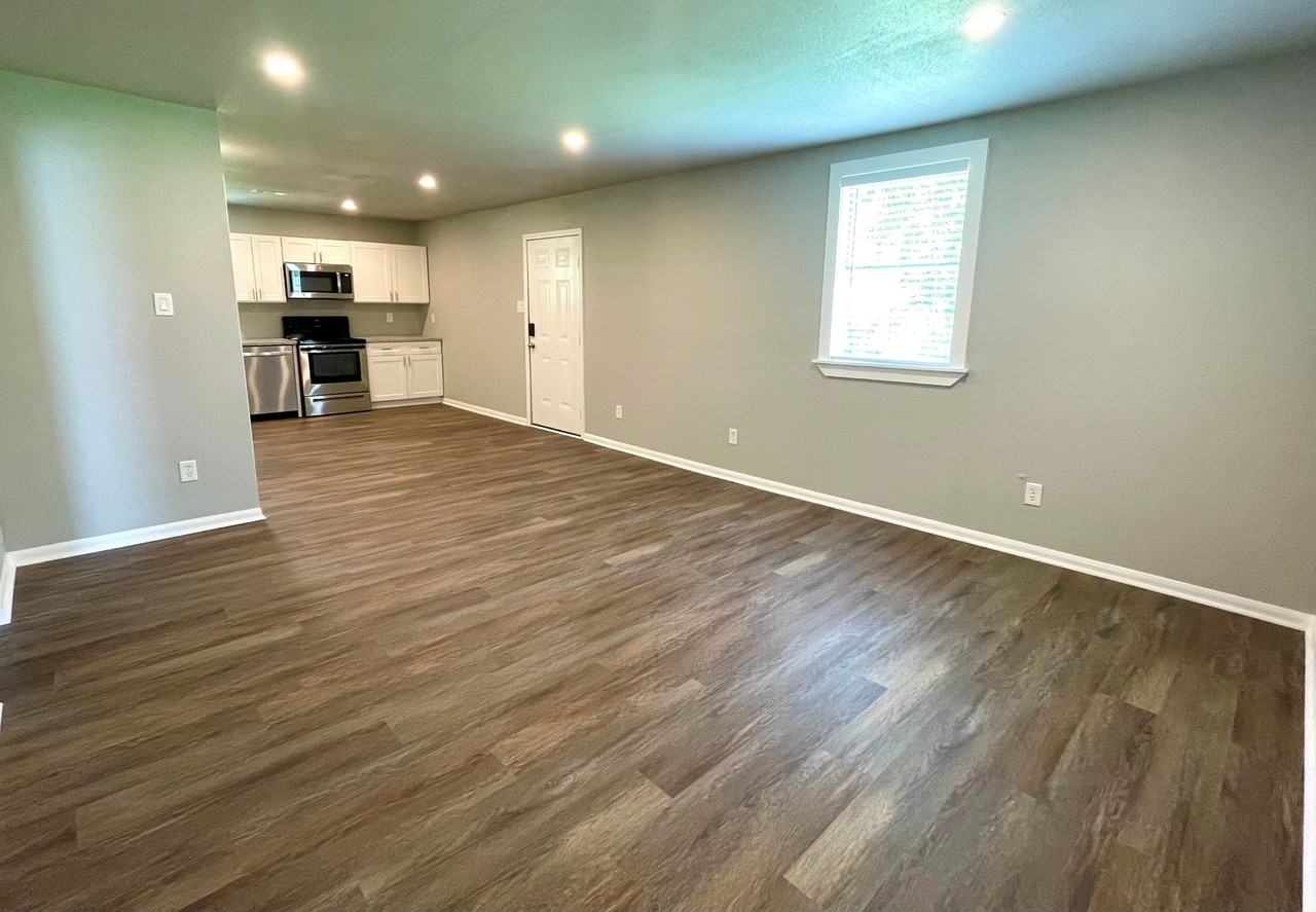 2618 Rosalee St - Photo 2 of 10