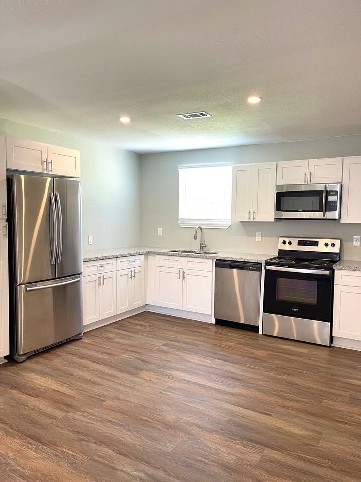 2618 Rosalee St - Photo 3 of 10