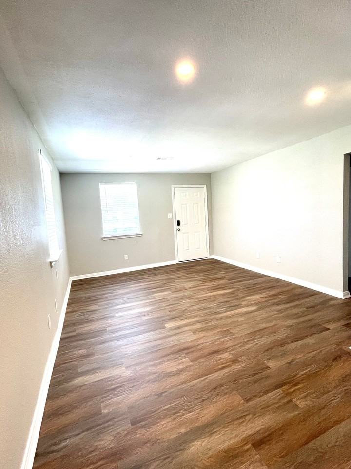 2618 Rosalee St - Photo 4 of 10
