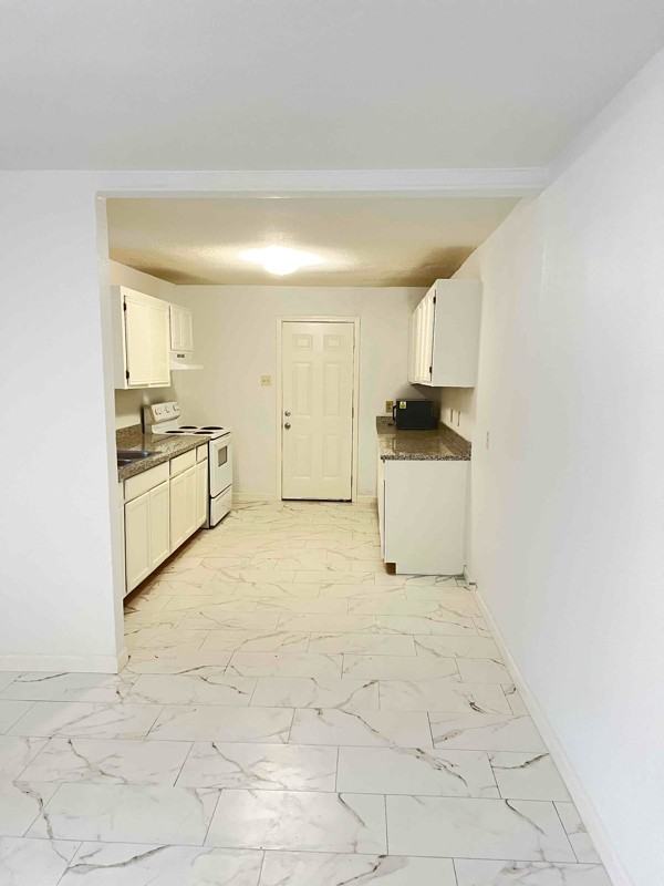 7949 Blue St - Photo 3 of 18