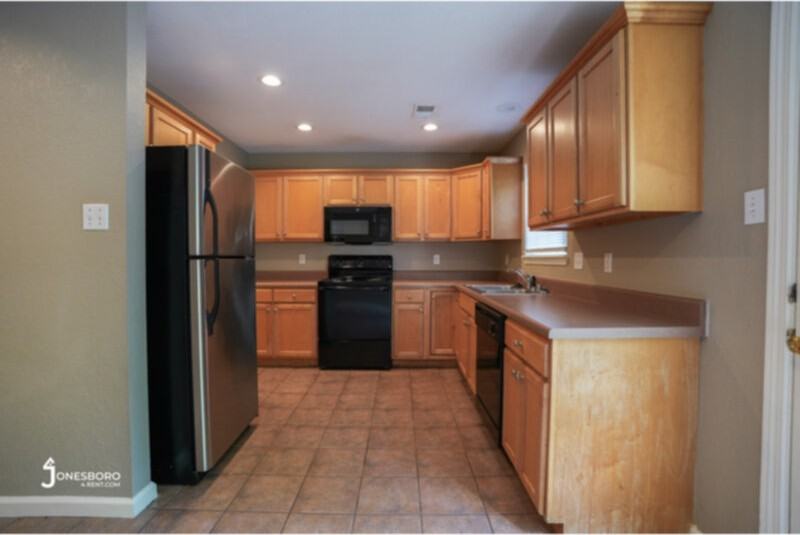 1613 Latourette Ln - Photo 5 of 16