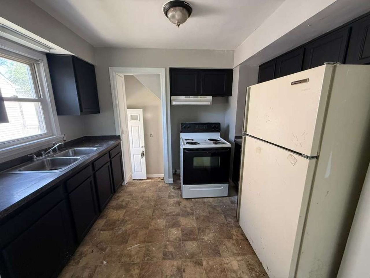 18107 North Blvd - Photo 2 of 13