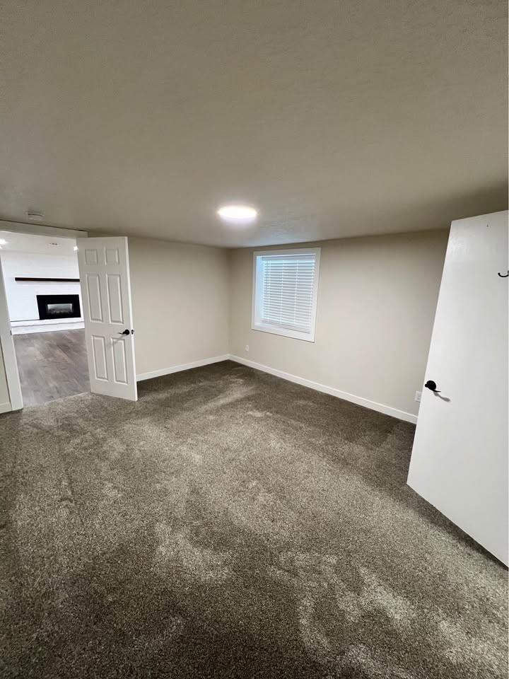 1183 W 5525 S - Photo 2 of 10