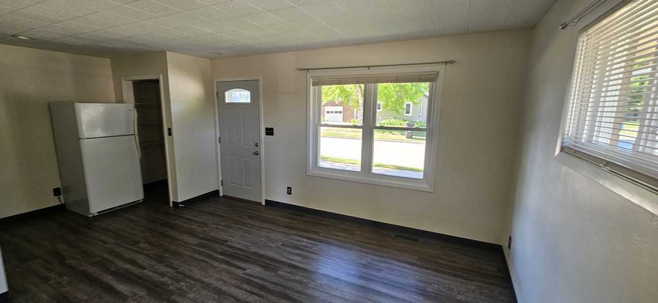 1105 W Kamps Ave - Photo 5 of 13