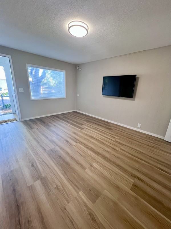 419 E Ash St - Photo 5 of 20