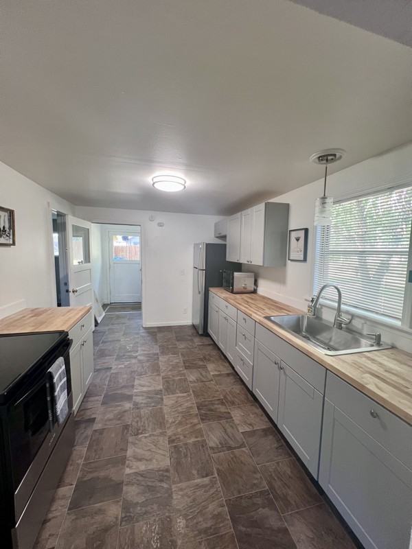 419 E Ash St - Photo 7 of 20