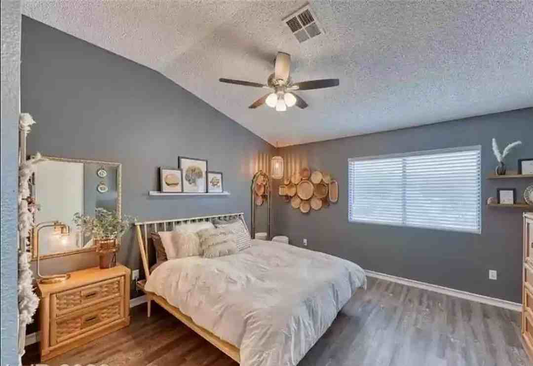 533 Meadbury Dr #NA - Photo 2 of 19