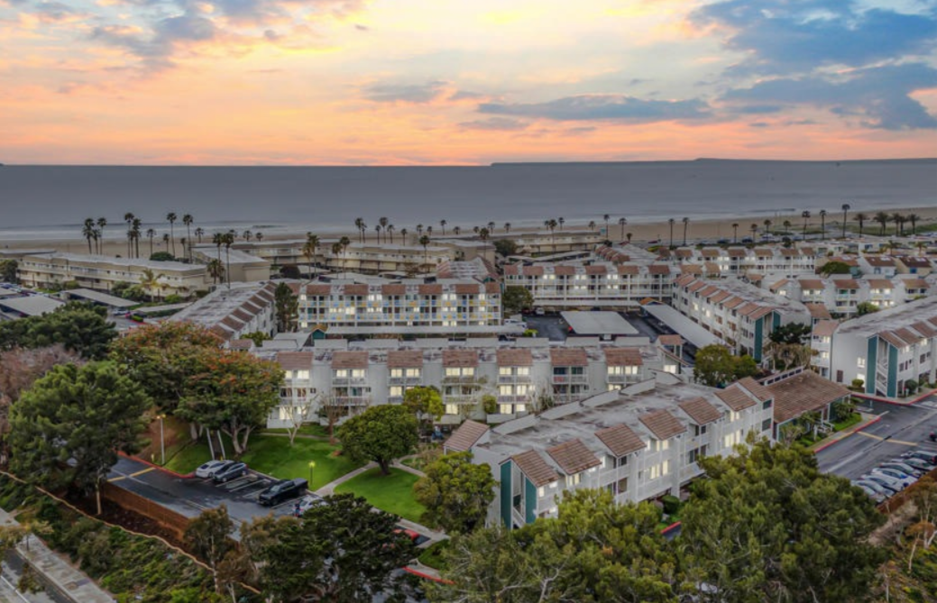 251 S Ventura Rd - Photo 3 of 19