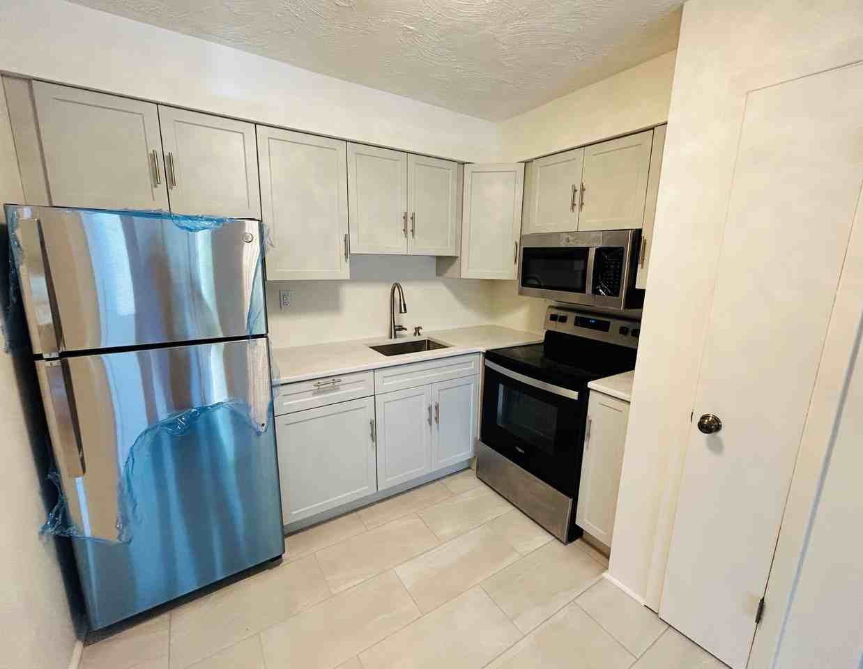 401 Howe Ave #B - Photo 2 of 14