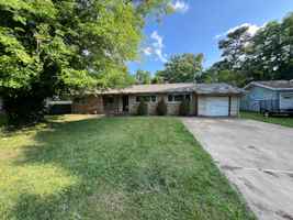 featured image of 2121 W Wedington Dr