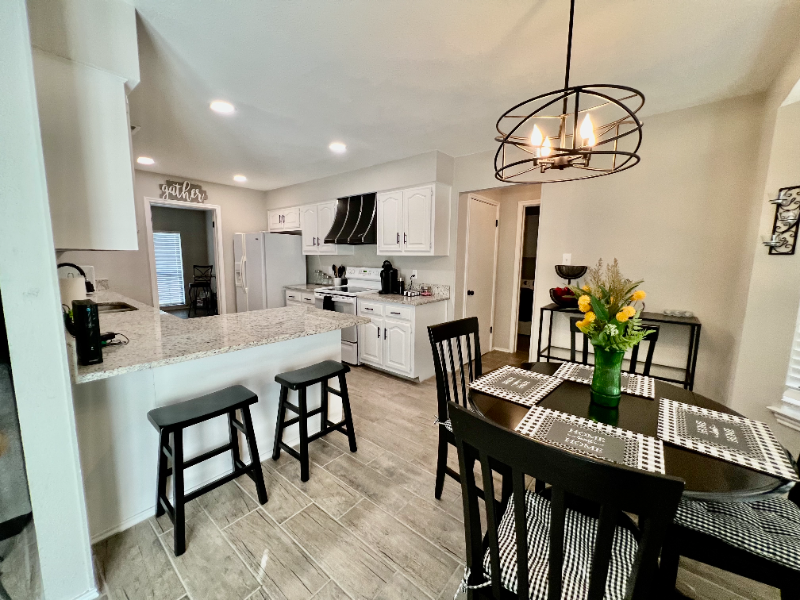 550 Westoak - Photo 2 of 19
