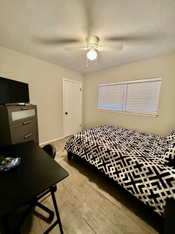550 Westoak - Photo 4 of 19