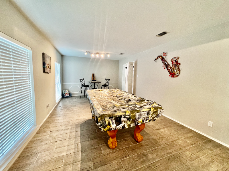 550 Westoak - Photo 6 of 19