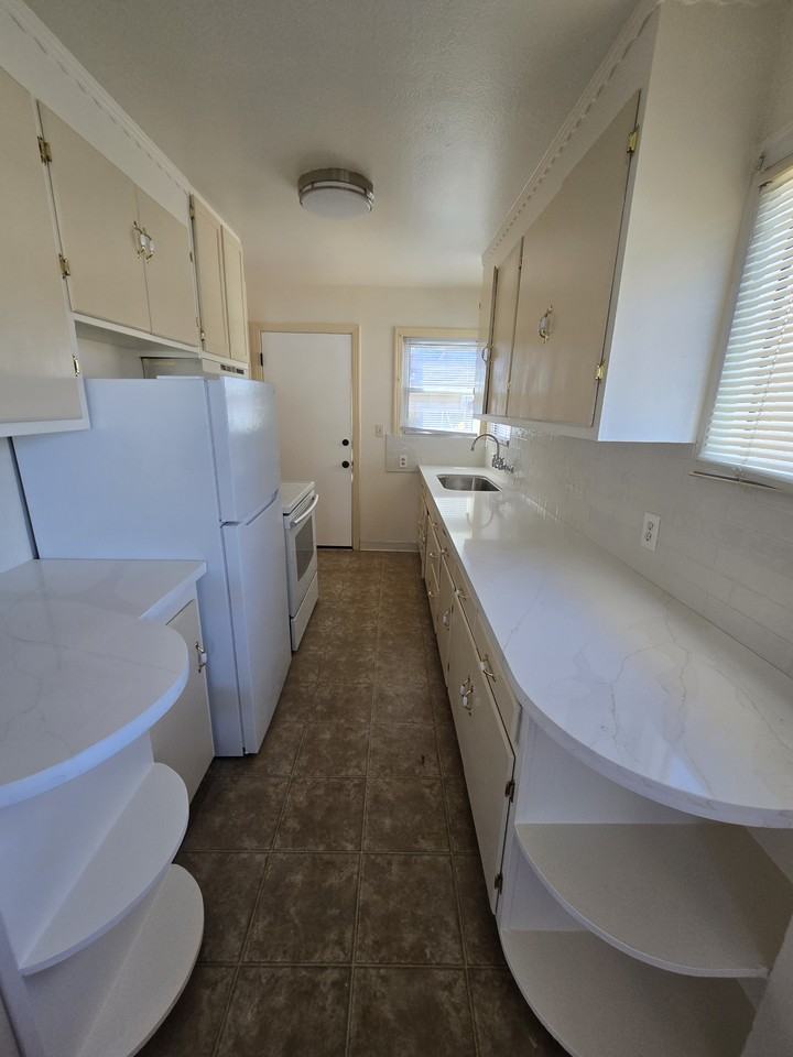 813 38th St #NA - Photo 4 of 12