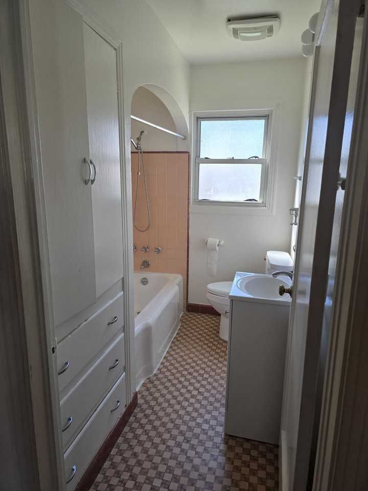 813 38th St #NA - Photo 7 of 12