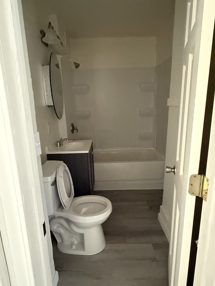 912 18th Ave - Photo 2 of 5